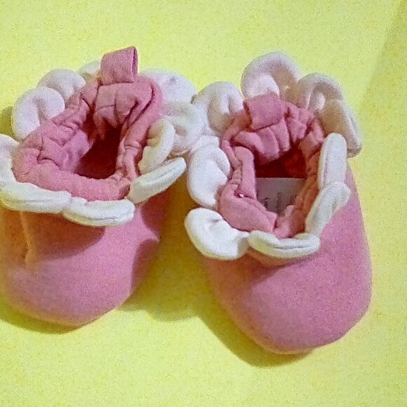 Carters Baby girl pink newborn bundle with booties - Picture 5 of 7